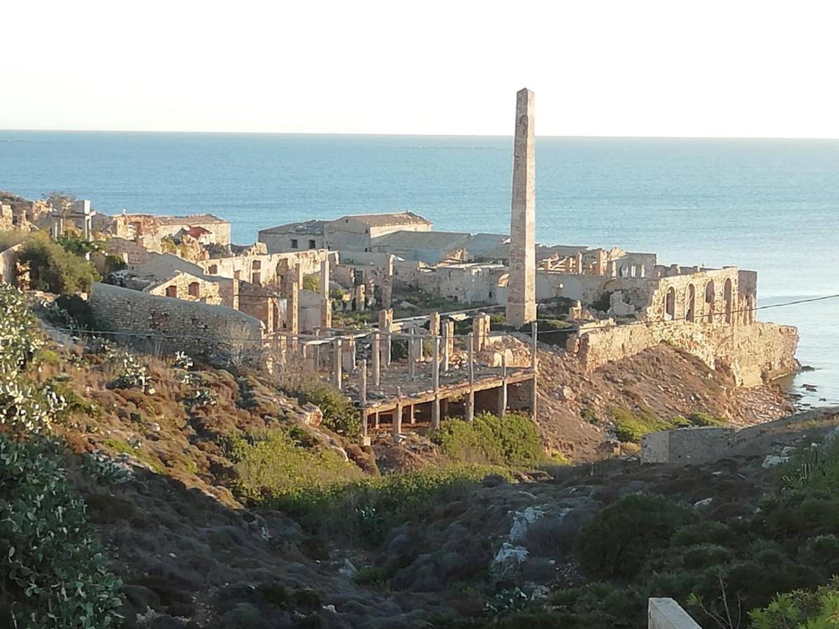 La Trinacria Di Capo Passero Portopalo Di Capo Passero Exterior photo